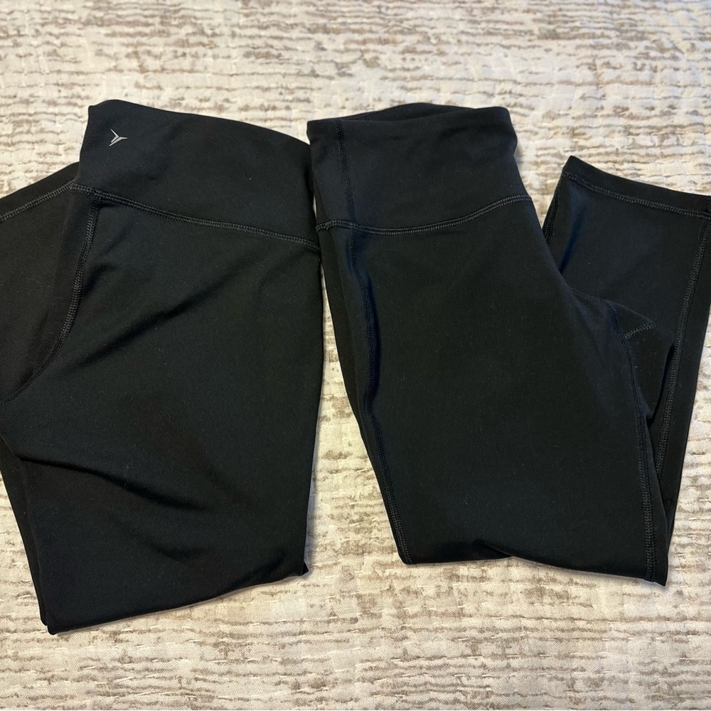 TWO Old Navy Crop Leggings M